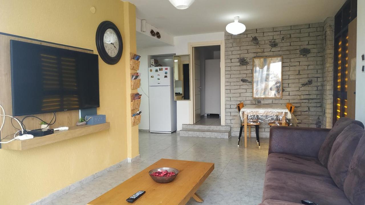 Adi Apartment Arad Exterior photo