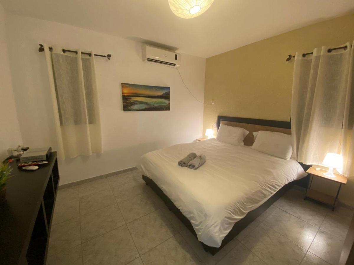 Adi Apartment Arad Exterior photo