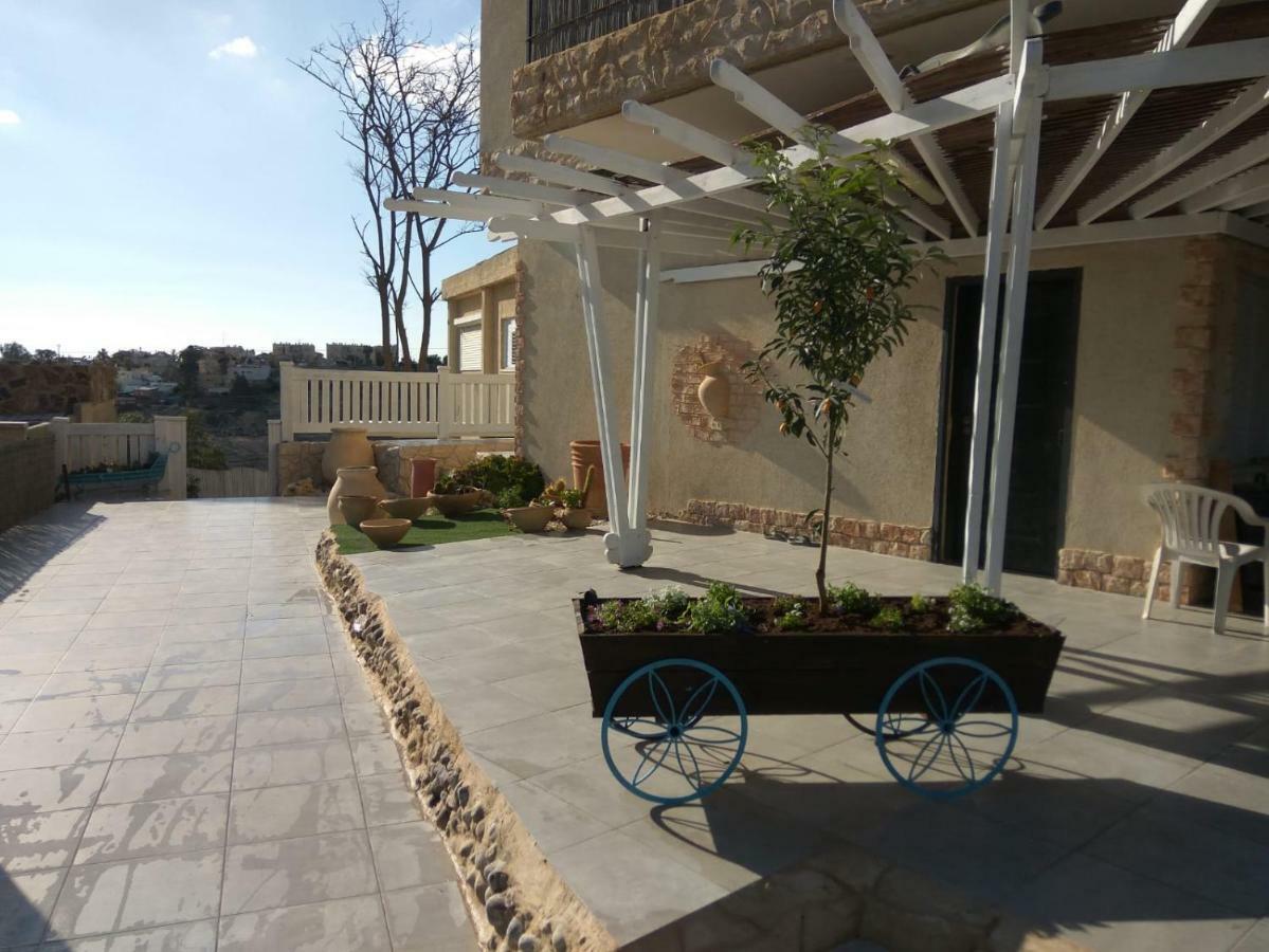 Adi Apartment Arad Exterior photo